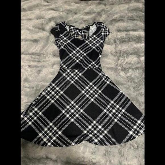 Charlotte Russe Dresses & Skirts - Charlotte Russe Plaid Skater Dress with Cut-Out Back